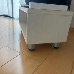 テレビ台色は木目調の白ですの画像