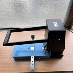 LION No.300 穴あけ機　