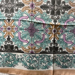 新品未使用 マレーシア幾何学タイル スカーフの画像