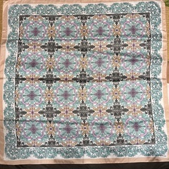 新品未使用 マレーシア幾何学タイル スカーフの画像