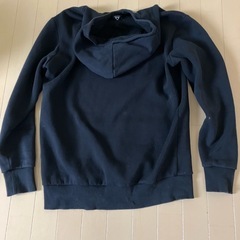 FISCHER 黒パーカーの画像