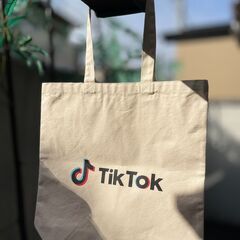 TikTokトートバックの画像