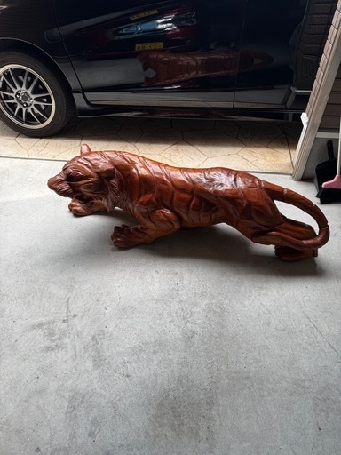 木製虎の彫刻 約30cm 虎の木彫り 黒い木製虎の彫刻 約30cm