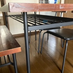 テーブル　椅子　長椅子の画像