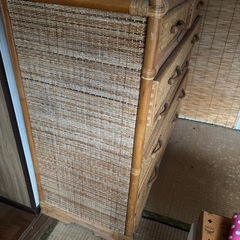 ラタン製タンスの画像