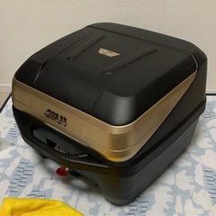 GIVI 32L リアボックス サテンゴールドパネル 限定モデル