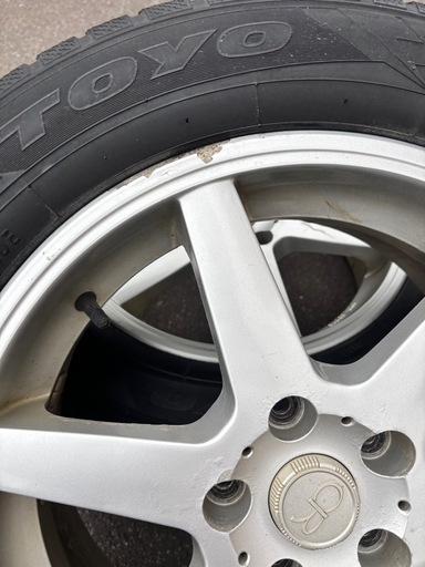 受け渡し予定者決定※(現状渡し)215/60R17スタッドレスタイヤ5~6分山の 