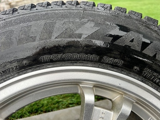 【決まりました】ジムニーjb23 スタッドレスタイヤホイール付き