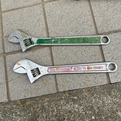 モンキーレンチ