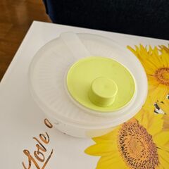 野菜の水切り器と米びつ容器