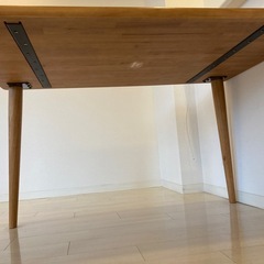 ダイニングテーブルの画像