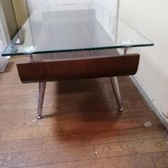 ガラステーブルの画像