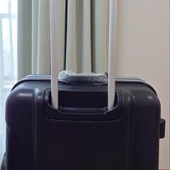 未使用キャリーケース 77L の画像