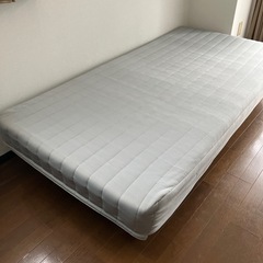 【取引き中】シングルベッド 脚付きマットレス