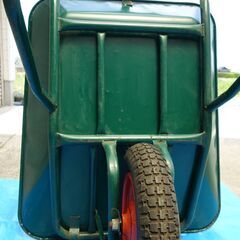 中古品 作業用一輪車 サビ・塗装はげ・へこみありの画像