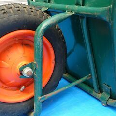中古品 作業用一輪車 サビ・塗装はげ・へこみありの画像