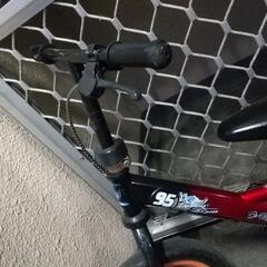 ペダルなし自転車（ストライダー）の画像