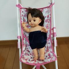 ベビーカーとぽぽちゃん人形の画像