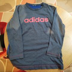 addidas サイズ不明　青いかわいいTシャツ👕😺