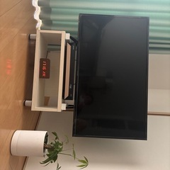 テレビ台色は木目調の白ですの画像
