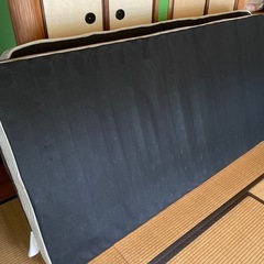 ベッドフレームとニトリベッドマットレス2枚付の画像