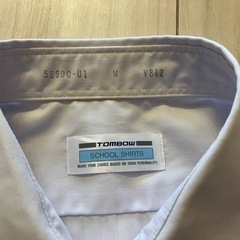 着用回数3回未満の美品　2枚セット　トンボ　スクールワイシャツM 170㎝ 　ノーアイロン　発送対応OK　夏服　の画像