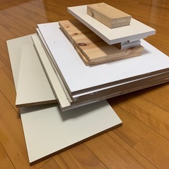 いろいろな木材の板（お話中）の画像