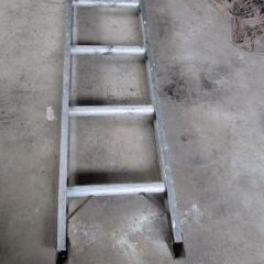 アルミ製のはしごの画像