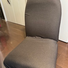 ヘッドレスト付き座椅子