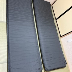 キャンプや車中泊にインフレータブルマット2枚の画像