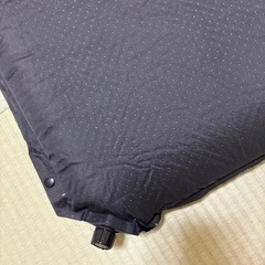 キャンプや車中泊にインフレータブルマット2枚の画像