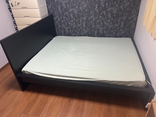 IKEA MALM マルム　ベッドフレーム　クイーンサイズ　低め　引き取り希望 IKEA クィーンベットフレーム マルム IKEA MALM マルム ベッド