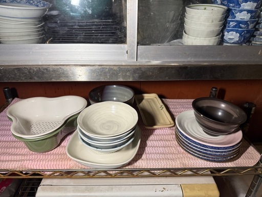 【大正〜昭和初期】陶器の四段重箱　手提げ木箱入り　中国風　亀と竹柄　アンティーク 大正〜昭和初期】陶器の四段重箱 手提げ木箱入り 中国風 亀と