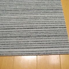 日本製タイルカーペット厚み6.5㎜・1枚２１０円・在庫１０枚（１５５０）未使用品の画像