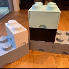 大体2.5万くらい。　LEGOの棚、引き出し、ボックス