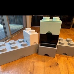 大体2.5万くらい。　LEGOの棚、引き出し、ボックスの画像