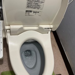 無料でどうぞ^ ^2018年製　TOTOウォシュレットと便器便座の画像