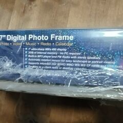 【値下げしました】Transcend 7インチデジタルフォトフレーム（2GB）新品未開封の画像