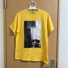 イエローTシャツ
