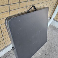 折りたたみアウトドアテーブル　大型テーブル　ブローニィテーブル120　高さ3段階調節　幅120×60㎝　高さ54㎝～71㎝　防水天板・樹脂塗装フレームで雨に強くタフに使える折りたたみ式テーブル　の画像