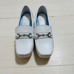 新品未使用 パンプス モカシン バックル 24.5の画像