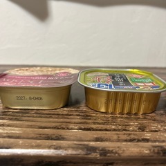 国産ドッグフード2個　トイレ袋セット　ペットちゃんの包帯の画像