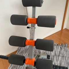 腹筋トレーニングマシンの画像