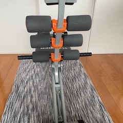 腹筋トレーニングマシンの画像