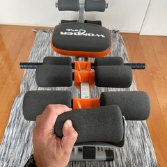 腹筋トレーニングマシンの画像