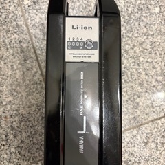 電動自転車のバッテリー充電器付き