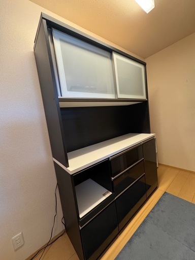 ブラックカップボード　食器棚