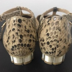 23cm ダブルストラップフラットヒールの画像
