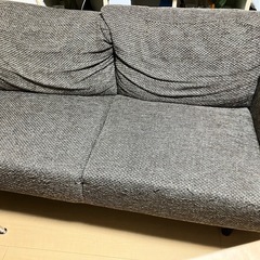 脚付きソファ
