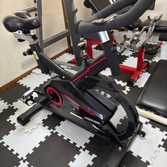 筋トレ　ダンベル　ベンチ　
自宅トレーニング器具一色の画像